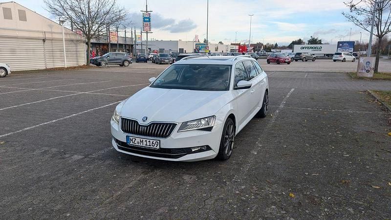Weiß Gebraucht 2018 Skoda Superb Style Kombi | 18.500 € (Guter Preis) - Bild 1/4