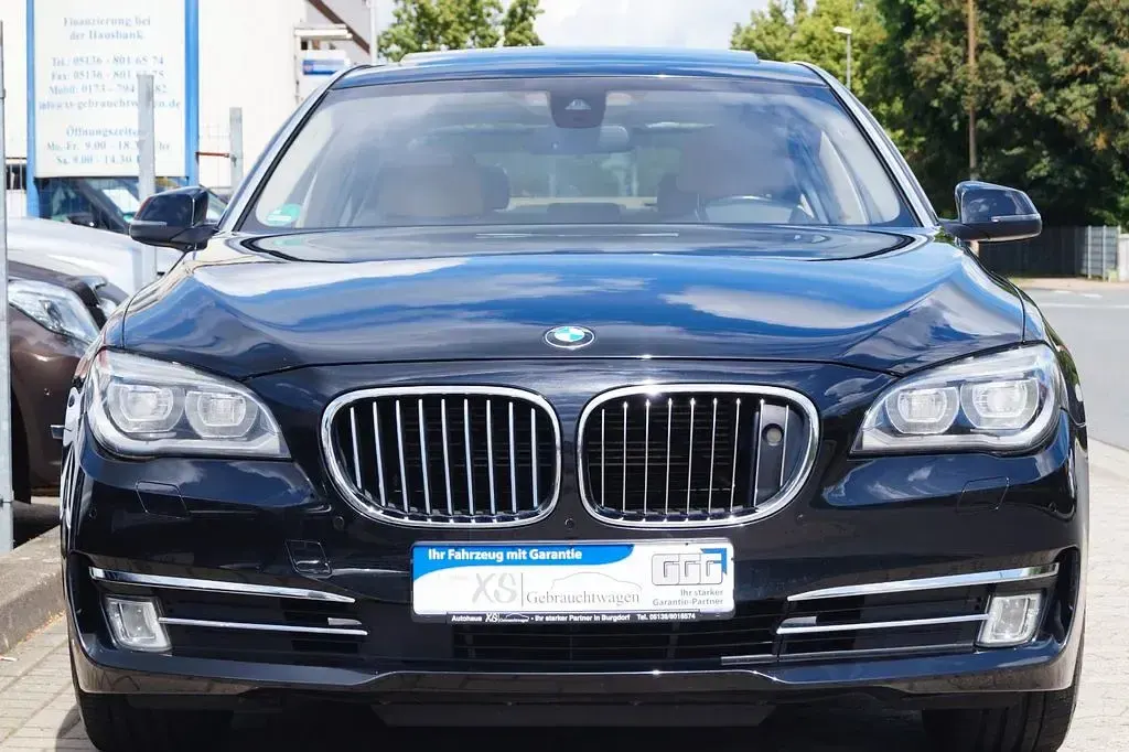 Gebraucht BMW 750L Exclusive 381 PS (280 kW) 2015 Schwarz Limousine