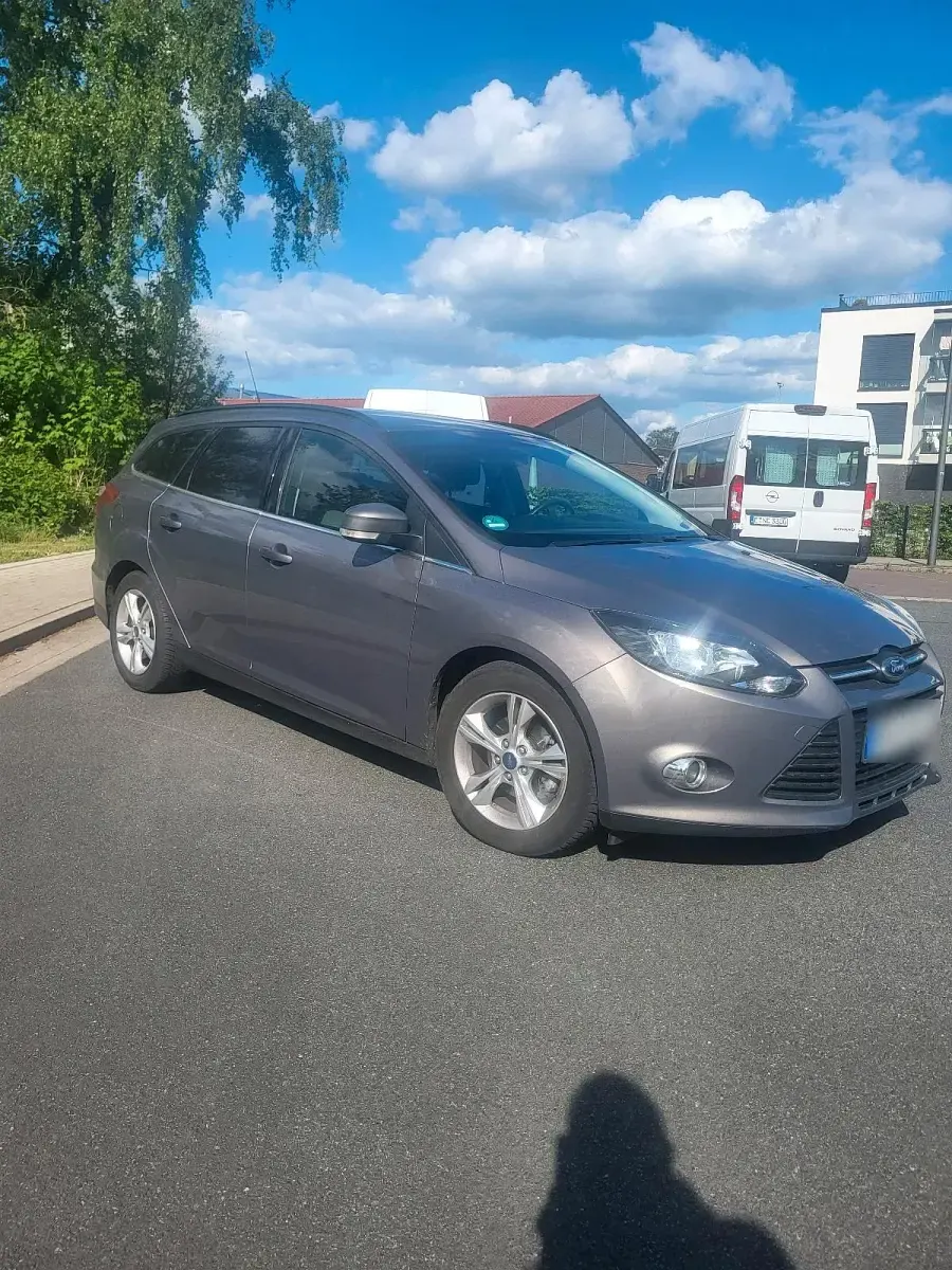 Gebraucht Ford Focus 101 PS (74 kW) 2013 Grau Kombi