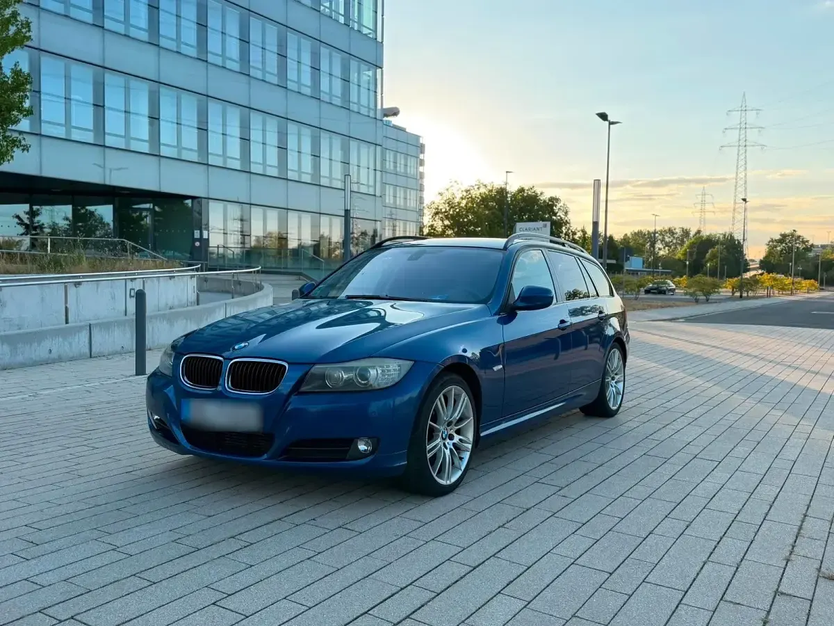 Gebraucht BMW 320 177 PS (130 kW) 2009 Blau Kombi