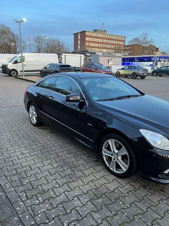 Gebraucht Mercedes E350 231 PS (169 kW) 2011 Schwarz Coupé