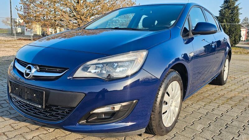 Blau Gebraucht 2014 Opel Astra Selection Limousine | 6.299 € (Fairer Preis) - Bild 1/4