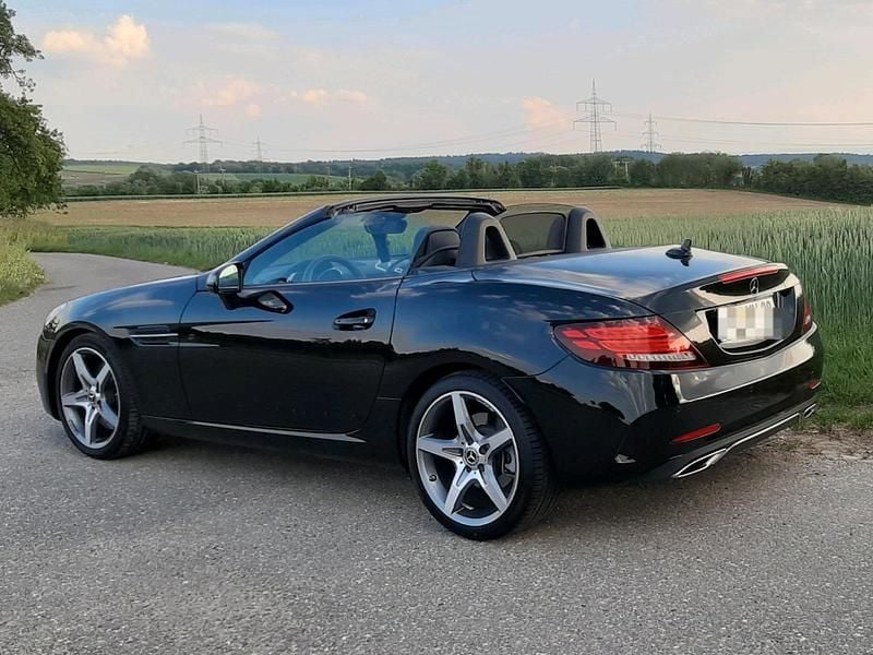 Gebraucht Mercedes SLC200 AMG line 184 PS (135 kW) 2017 Schwarz Cabrio