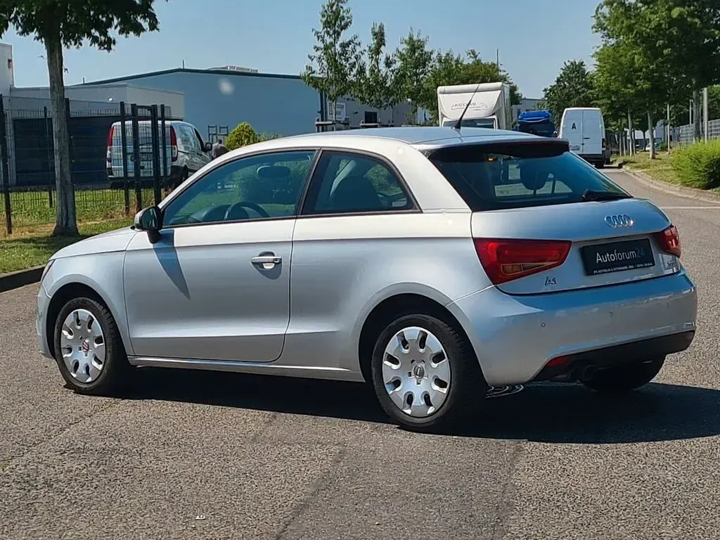 Gebraucht Audi A1 Attraction 122 PS (89 kW) 2012 Silber Kleinwagen