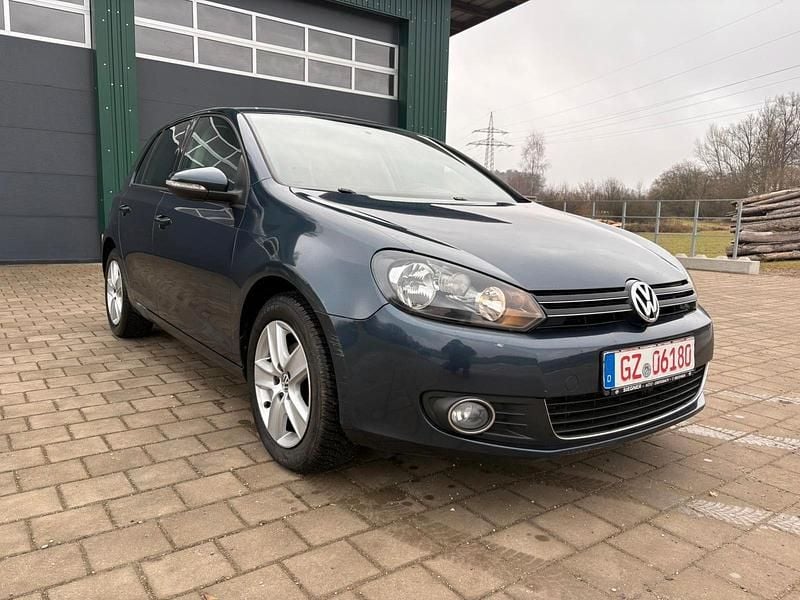 Gebraucht VW Golf VI Highline 105 PS (77 kW) 2011 Blau Kleinwagen
