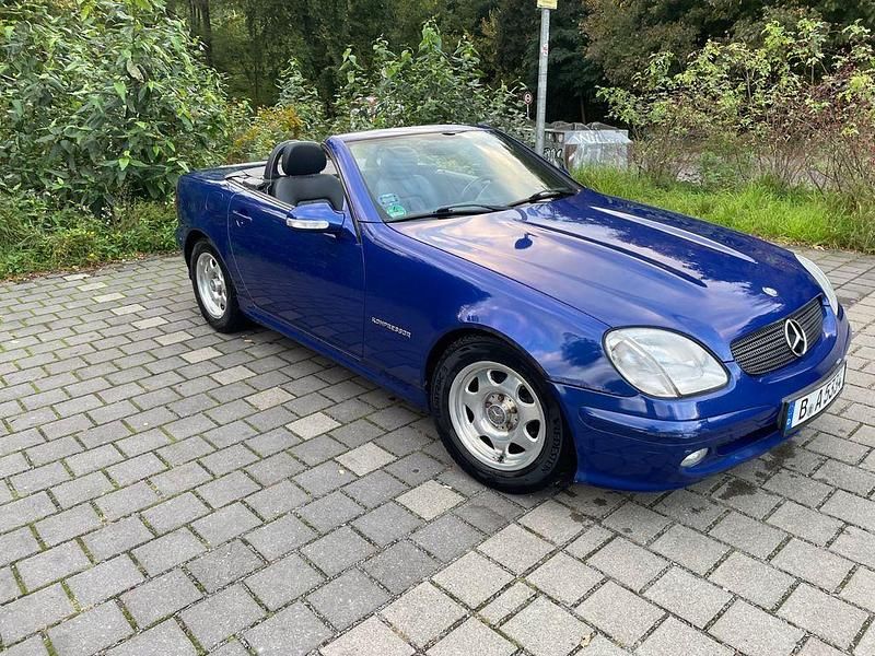 Blau Gebraucht 2001 Mercedes SLK200 Cabrio | 3.250 € (Superpreis) - Bild 1/4