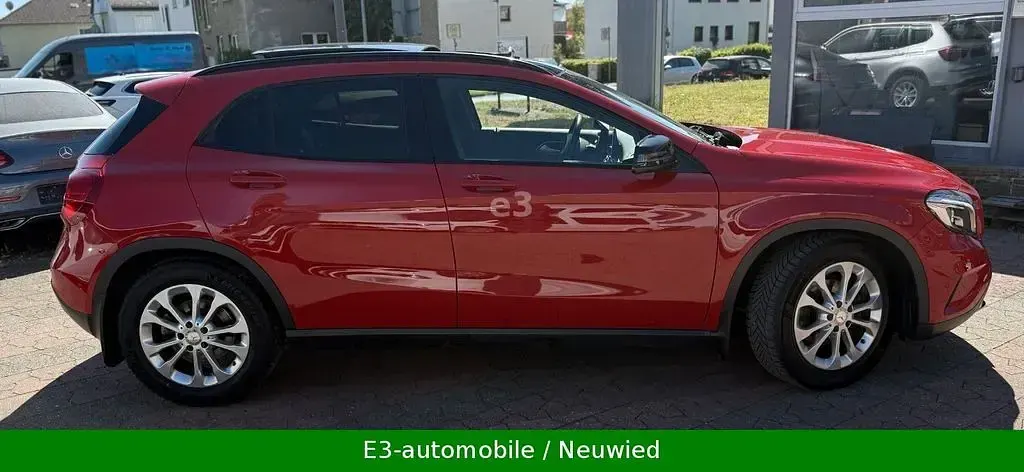 Gebraucht Mercedes GLA220 177 PS (130 kW) 2016 Jupiterrot uni (metallic) SUV