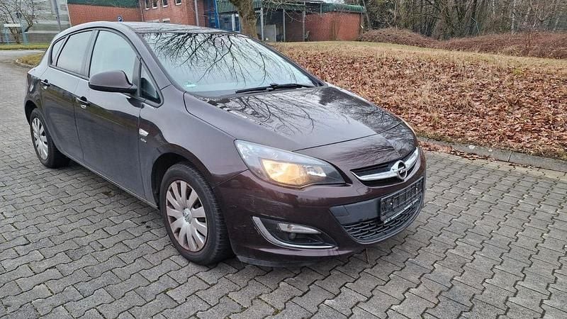 Gebraucht Opel Astra Active 140 PS (102 kW) 2013 Braun Limousine
