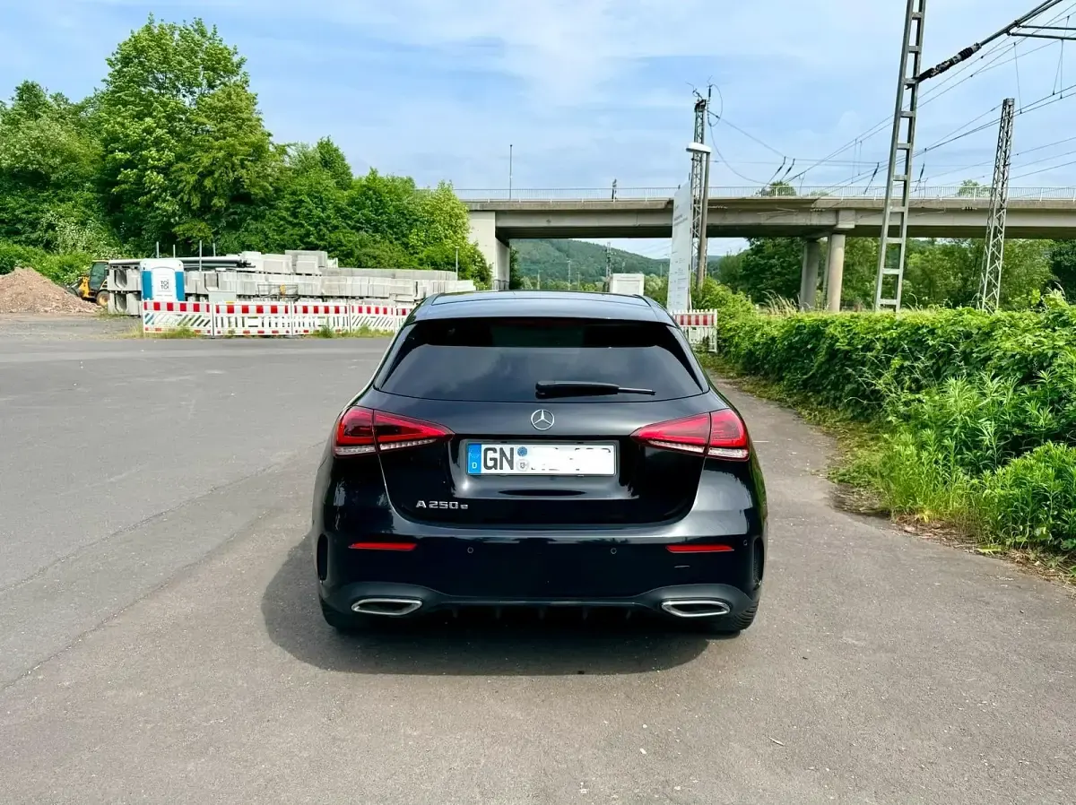 Gebraucht Mercedes A250 AMG line 218 PS (160 kW) 2022 Schwarz Limousine