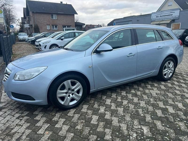 Gebraucht Opel Insignia Edition 140 PS (102 kW) 2013 Blau Kombi