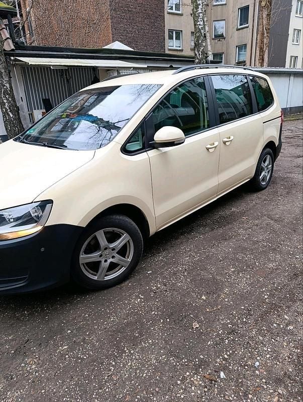 Second-hand VW Sharan 2013 Galben Monovolum