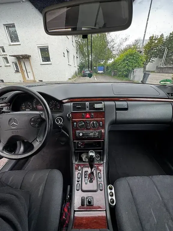 Occasion Mercedes E200 Classic 163 ch (119 kW) 2001 Noir Berline