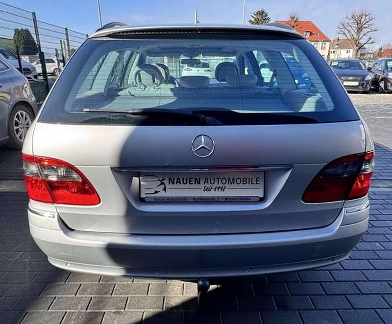 Gebraucht Mercedes E320 Avantgarde 224 PS (164 kW) 2006 Silber/grau (metallic) Kombi