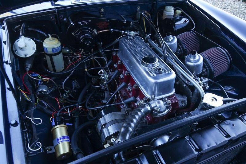 Second-hand MG B 95 CP (69 kW) 1966 Albastru Cabrio