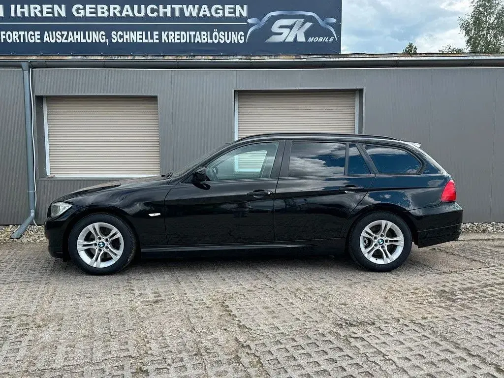 Gebraucht BMW 318 Comfort Edition 143 PS (105 kW) 2011 Schwarz Kombi