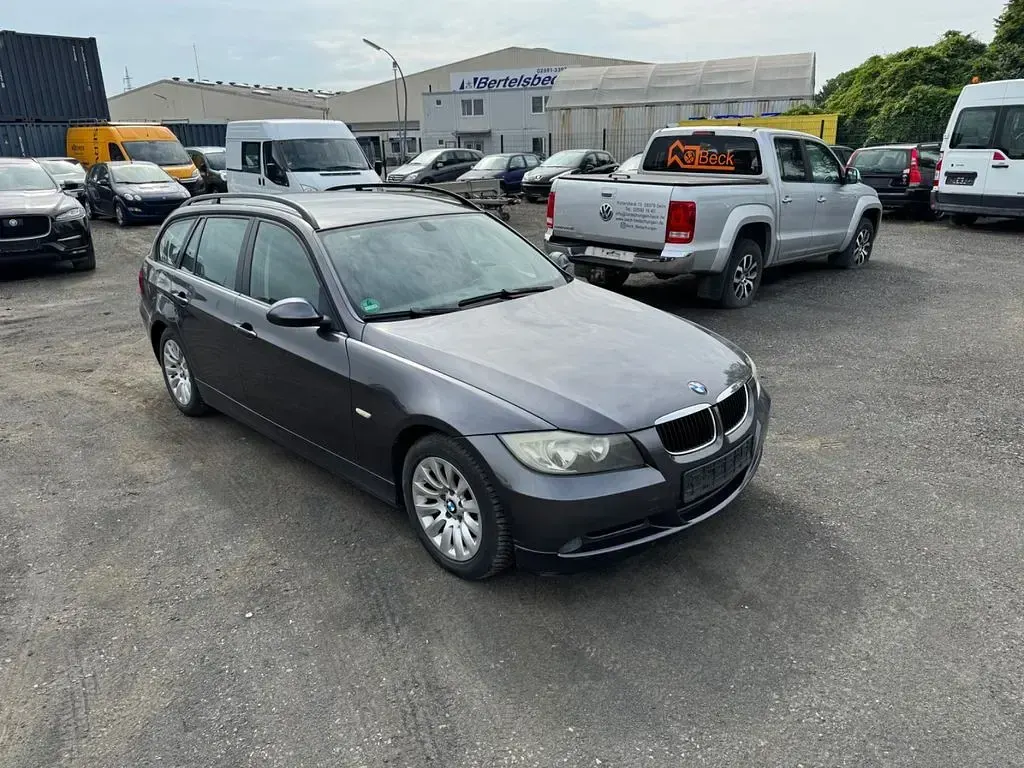 Gebraucht BMW 318 143 PS (105 kW) 2008 Schwarz Kombi