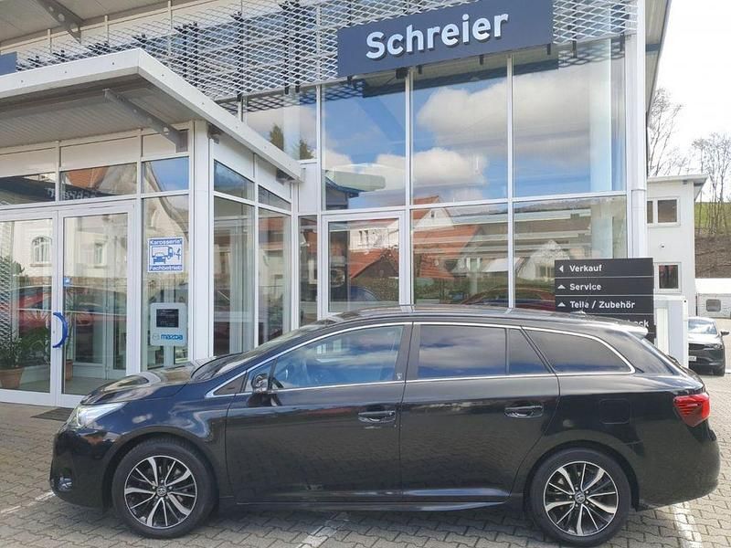 Gebraucht Toyota Avensis Team 147 PS (108 kW) 2018 Black mica / ink Kombi