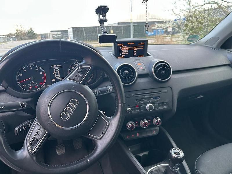 Gebraucht Audi A1 Attraction 122 PS (89 kW) 2012 Schwarz Kleinwagen