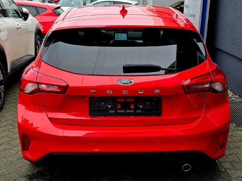 Używany Ford Focus Titanium 125 KM (91 kW) 2019 Czerwony Sedan/Limuzyna