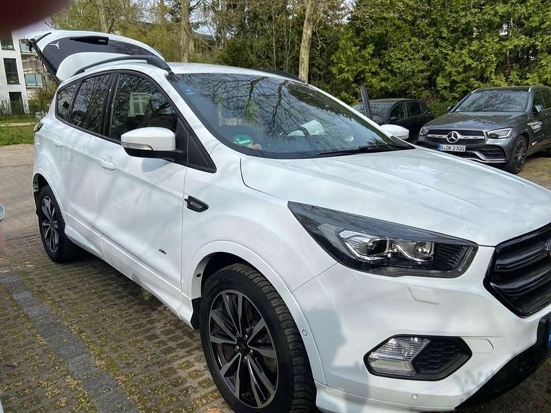 Gebraucht Ford Kuga ST-Line 175 PS (128 kW) 2018 Weiß SUV