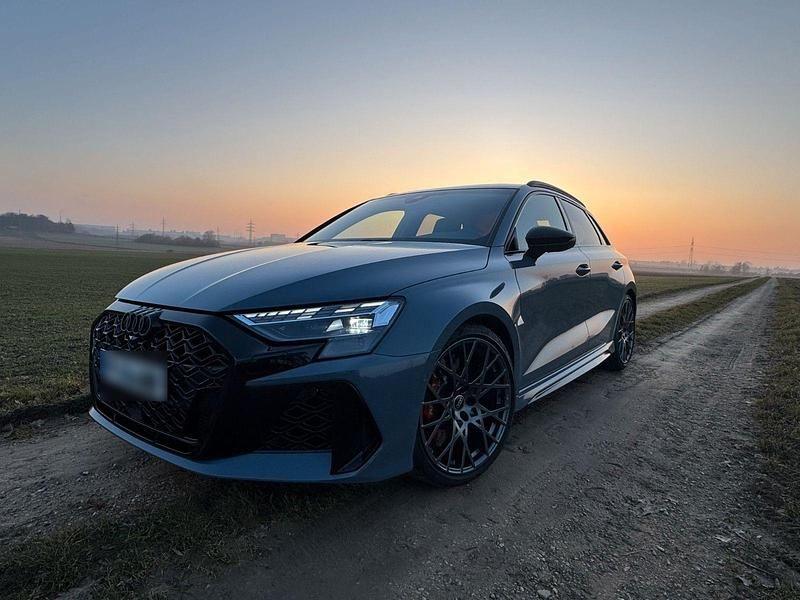 Gebraucht Audi RS3 Ambiente 400 PS (294 kW) 2025 Grau Limousine
