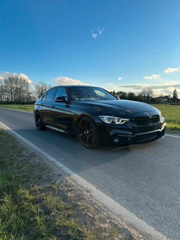 Schwarz Gebraucht 2016 BMW 330 M Performance Limousine | 20.500 € (Fairer Preis) - Bild 1/4