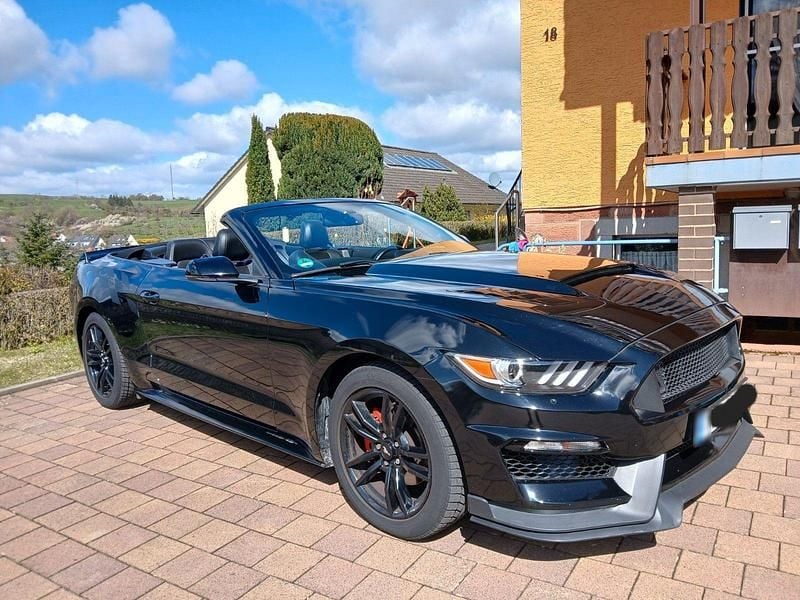 Second-hand Ford Mustang 309 CP (227 kW) 2015 Negru Cabrio