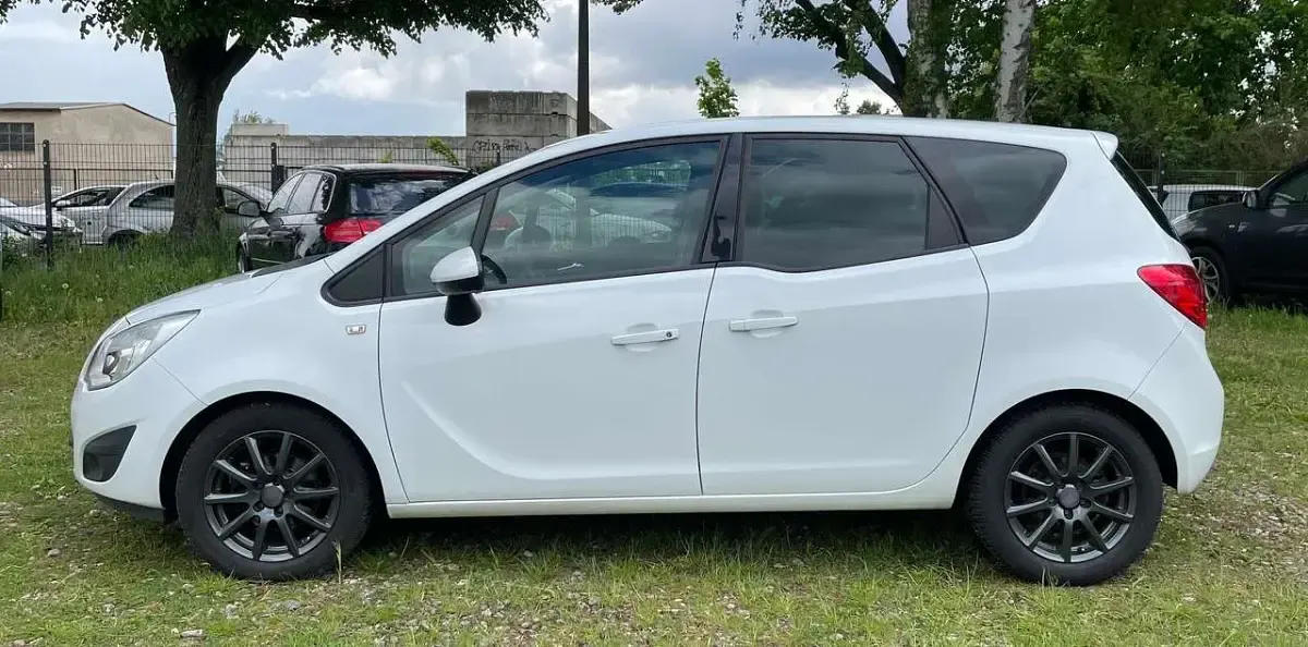 Gebraucht Opel Meriva Edition 120 PS (88 kW) 2011 Casabl/arctic/eisweiss/kaolin Van / Kleinbus