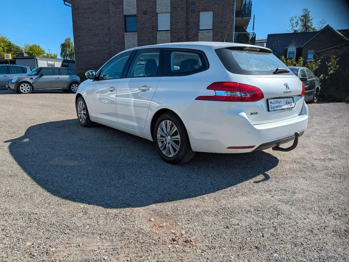 Gebraucht Peugeot 308 Active 131 PS (96 kW) 2019 Weiß Kombi