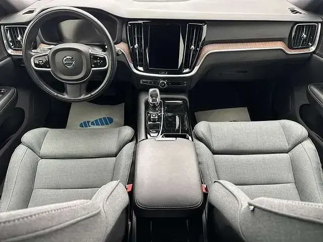 Gebraucht Volvo V60 Plus 253 PS (186 kW) 2022 Grau metallic Kombi
