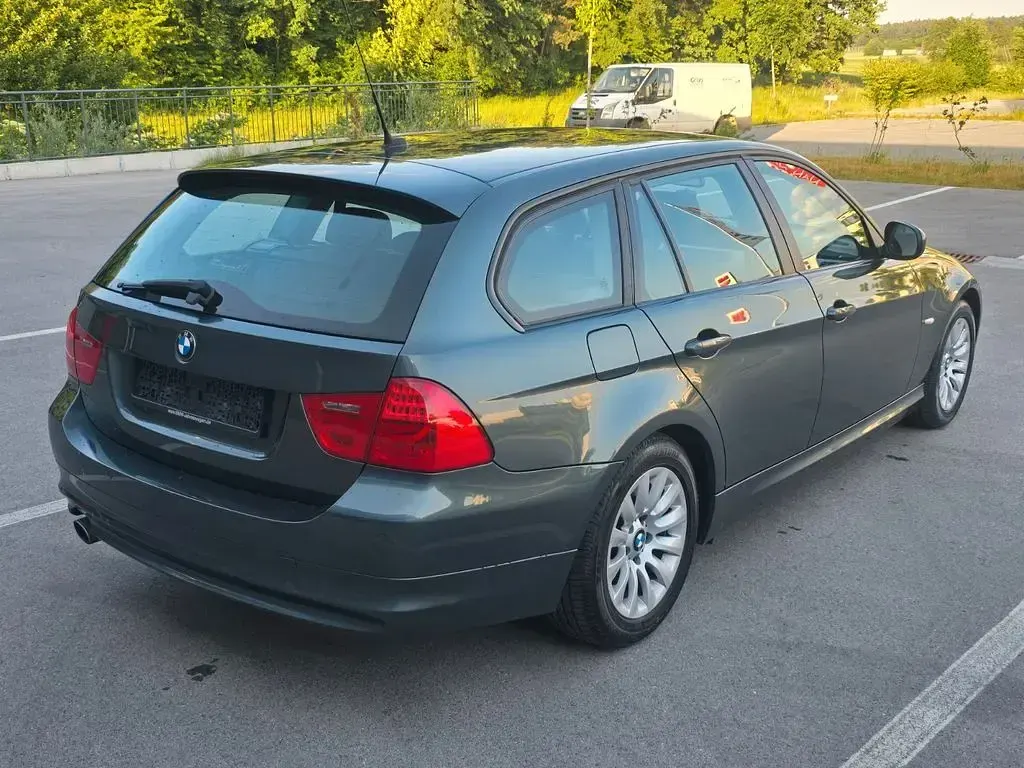 Gebraucht BMW 320 177 PS (130 kW) 2009 Grün Kombi