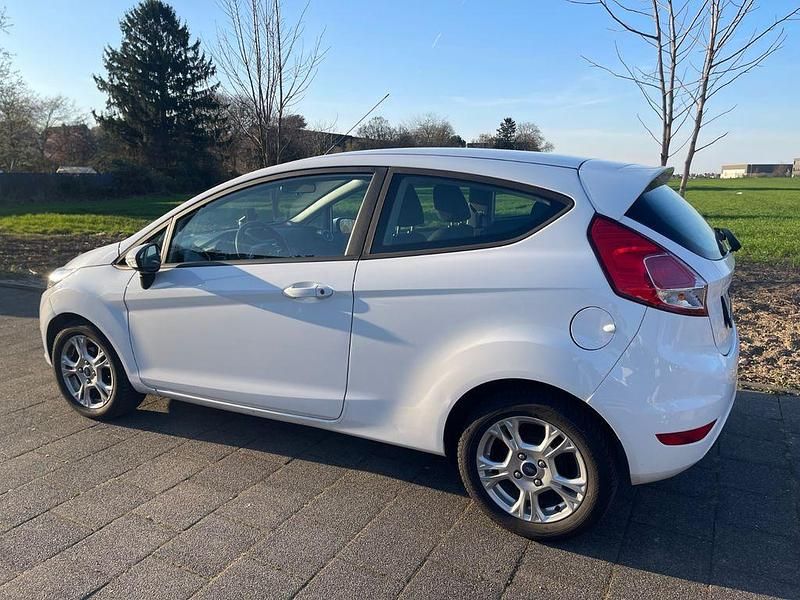 Gebraucht Ford Fiesta SYNC Edition 60 PS (44 kW) 2013 Weiß Kleinwagen