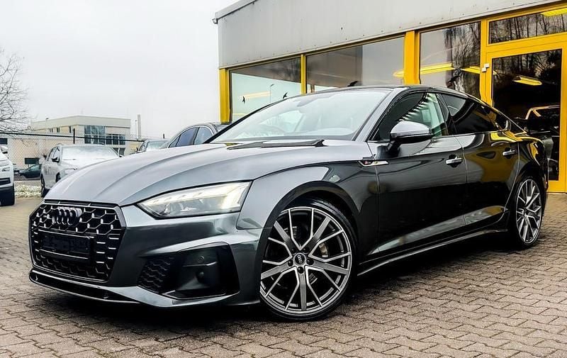 Grau Gebraucht 2022 Audi A5 Sportback S-Line Kleinwagen | 39.999 € (Etwas zu teuer) - Bild 1/4