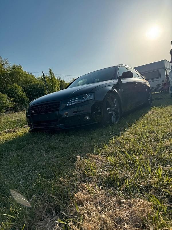 Schwarz Gebraucht 2011 Audi A4 Kombi | 11.000 € - Bild 1/4