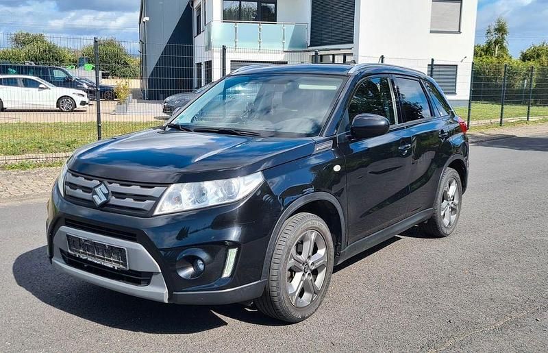 Schwarz Gebraucht 2016 Suzuki Vitara Comfort SUV | 8.300 € (Superpreis) - Bild 1/4