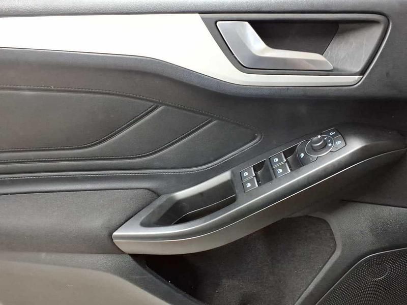 Gebraucht Ford Focus Cool & Connect 125 PS (91 kW) 2021 Obsidianschwarz metallic Kombi