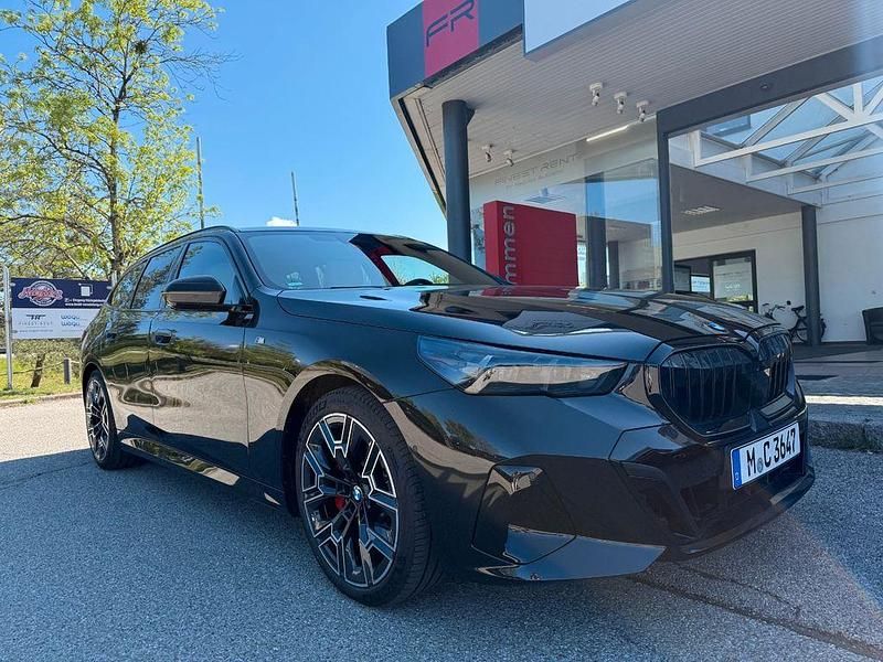 Schwarz Gebraucht 2024 BMW 520 Performance Kombi | 63.890 € (Teuer) - Bild 1/4