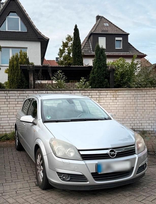 Silber Gebraucht 2004 Opel Astra Limousine | 1.600 € (Guter Preis) - Bild 1/4