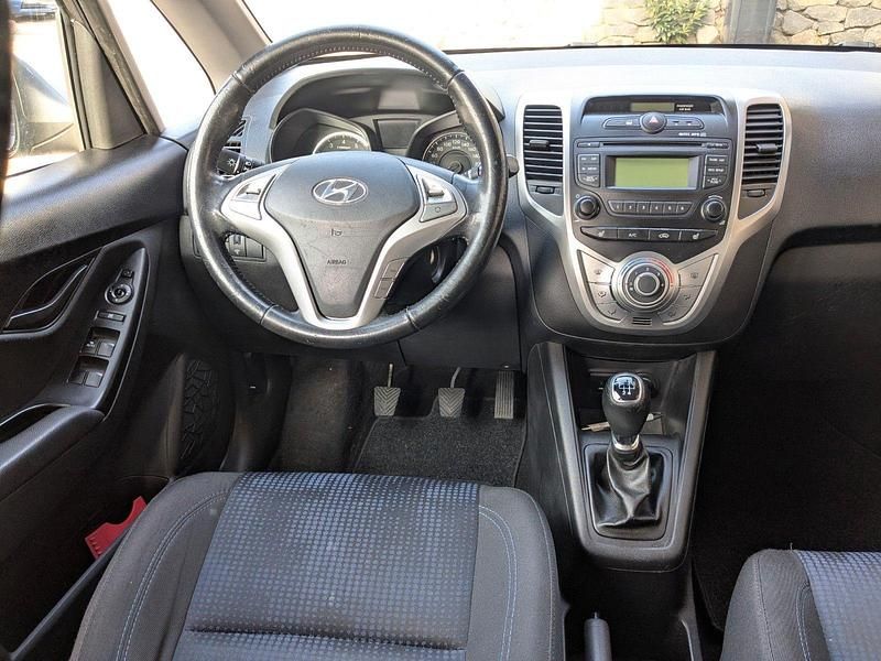 Gebraucht Hyundai ix20 90 PS (66 kW) 2012 Grau Kleinwagen