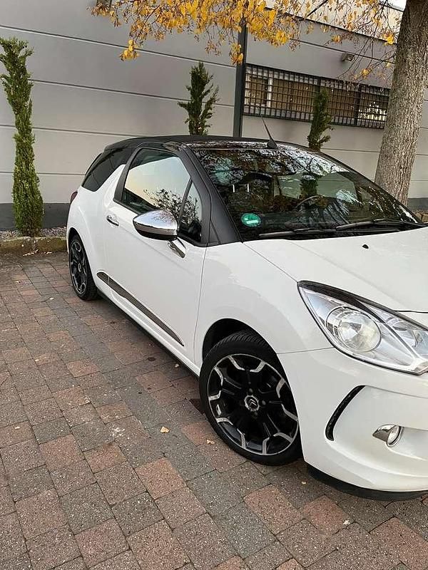 Weiß Gebraucht 2013 Citroën DS3 Cabriolet Sport Chic Cabrio | 6.000 € (Fairer Preis) - Bild 1/4
