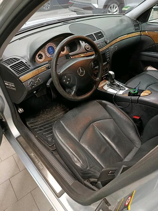 Gebraucht Mercedes E200 Avantgarde 190 PS (139 kW) 2006 Silber Limousine