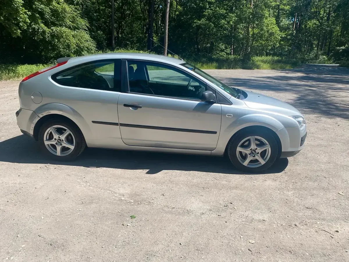 Brugt Ford Focus 80 HK (58 kW) 2006 Sølv Hatchback