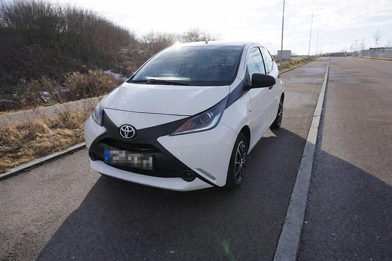 Gebraucht Toyota Aygo 69 PS (50 kW) 2018 Weiß Kleinwagen