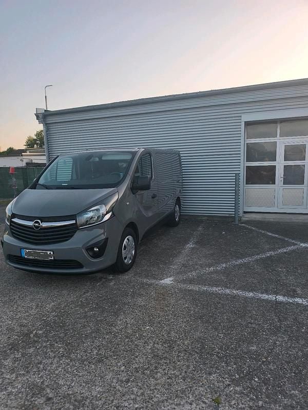 Grau Gebraucht 2014 Opel Vivaro Van | 6.500 € - Bild 1/4