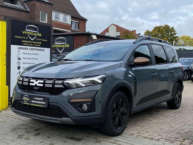Grau Gebraucht 2024 Dacia Jogger Extreme Van / Kleinbus | 19.450 € (Guter Preis) - Bild 1/3