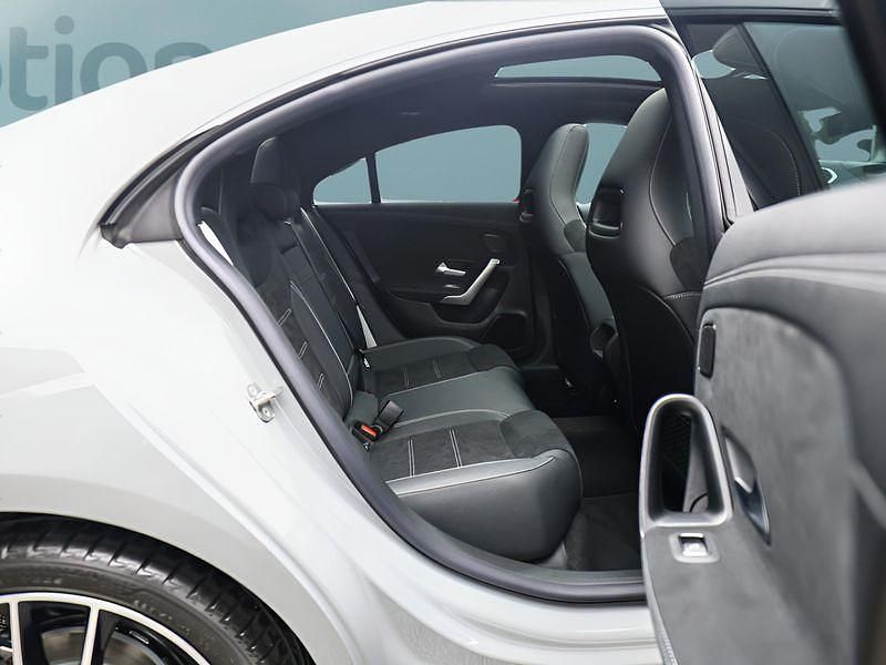 Gebraucht Mercedes CLA180 136 PS (100 kW) 2026 Grau Limousine