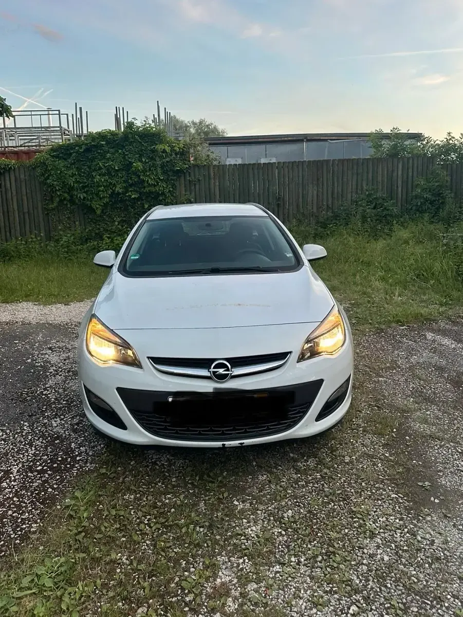 Gebraucht Opel Astra 116 PS (85 kW) 2015 Weiß Kombi