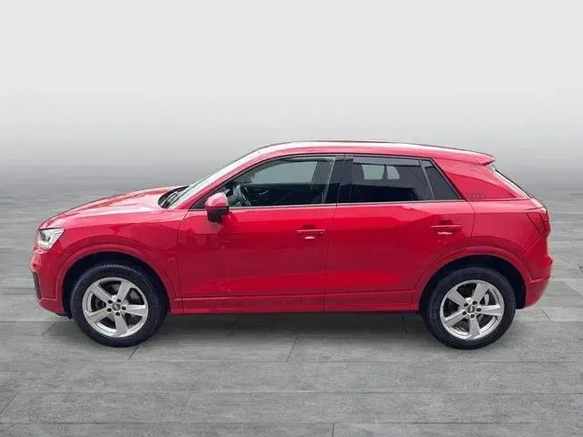 Gebraucht Audi Q2 Sport 116 PS (85 kW) 2017 Rot SUV