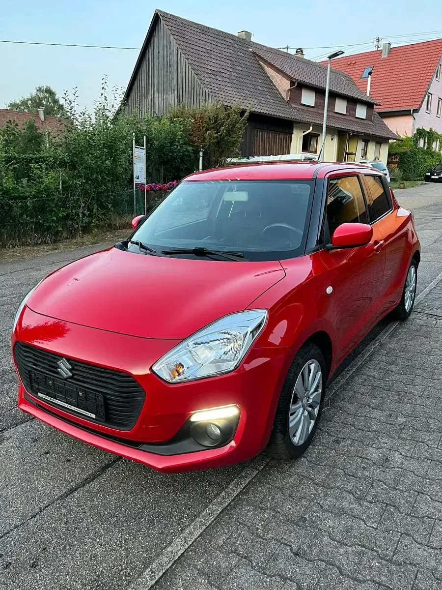 Gebraucht Suzuki Swift 90 PS (66 kW) 2018 Rot Kleinwagen