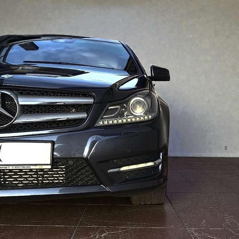 Gebraucht Mercedes C250 204 PS (150 kW) 2011 Grau Coupé